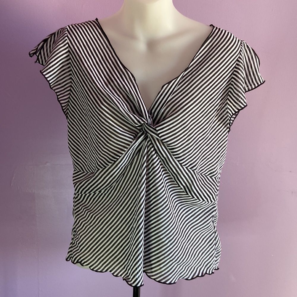Daisy Fuentes Blouse Black White Striped Cap Sleeve Women’s Size Medium Casual